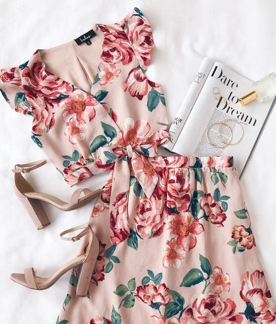 ست کردن کفش با لباس مجلسی گلدار 