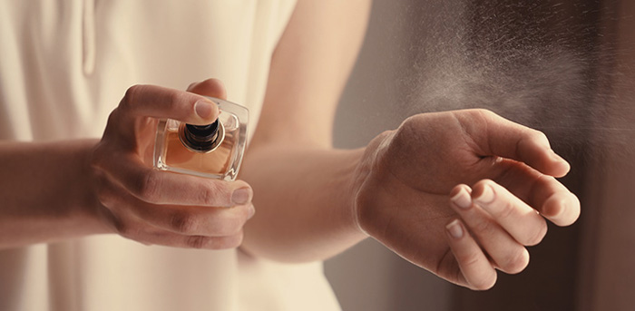 بهترین روش عطر زدن برای افزایش ماندگاری بهترین روش عطر زدن برای افزایش ماندگاری