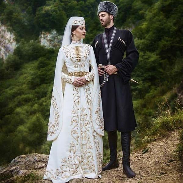عروس و داماد در لباس محلی آذری 