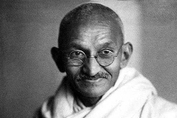 افراد کاریزماتیک - ماهاتما گاندی