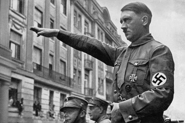 افراد کاریزماتیک -  آدولف هیتلر