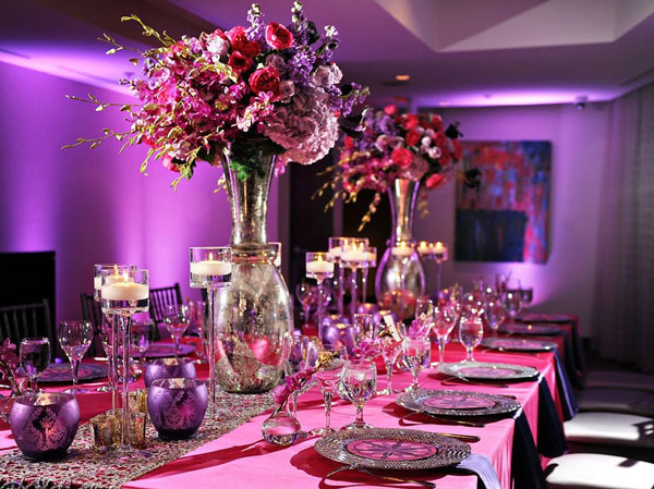 انواع روش‌های زیبای تزئین میز شام تولد با رنگ‌های شاد