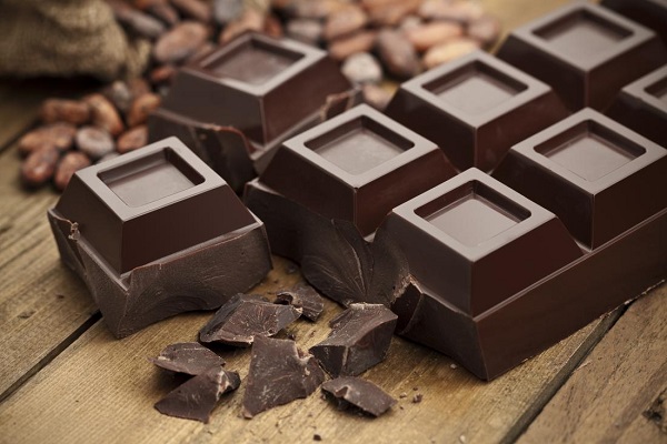 شکلات تلخ یک ماده غذایی فیبردار