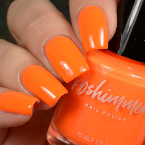 رنگ لاک نارنجی برای پوست های روشن
