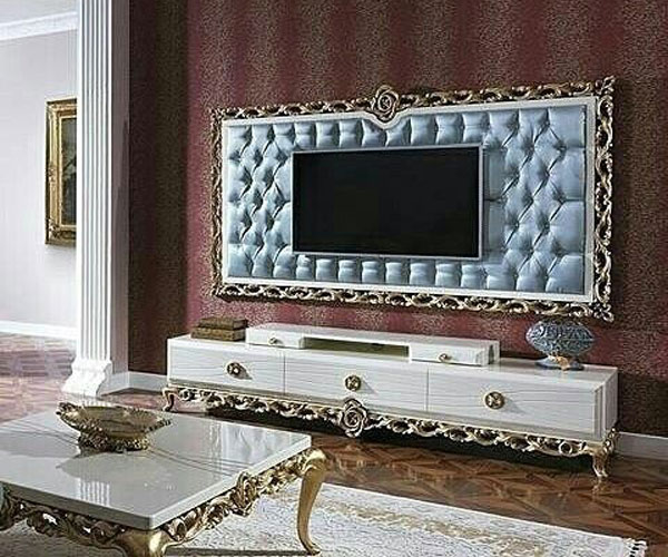 میز تلویزیون سفید و طلایی با طرح سلطنتی