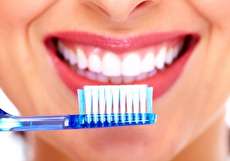 مسواک زدن با نمک، خوب یا بد؟
