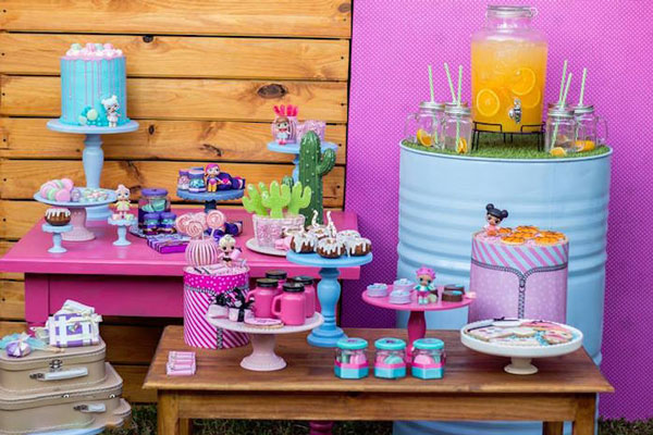 تزئین میز تولد دخترانه با رنگ‌های کودکانه