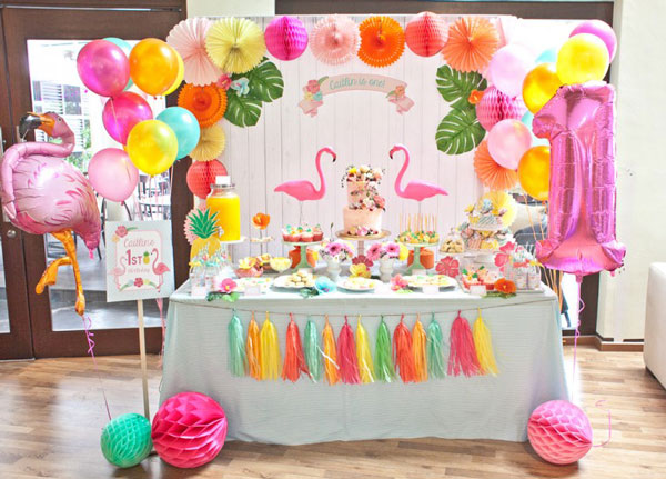ایده‌های جذاب برای تزئین میز تولد دخترانه با رنگ‌های شاد ۲