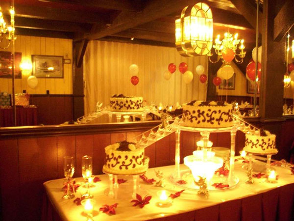 نمونه‌های گل و شمع برای تزئین میز تولد 