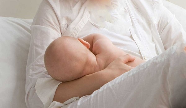 اولین شیر مادر