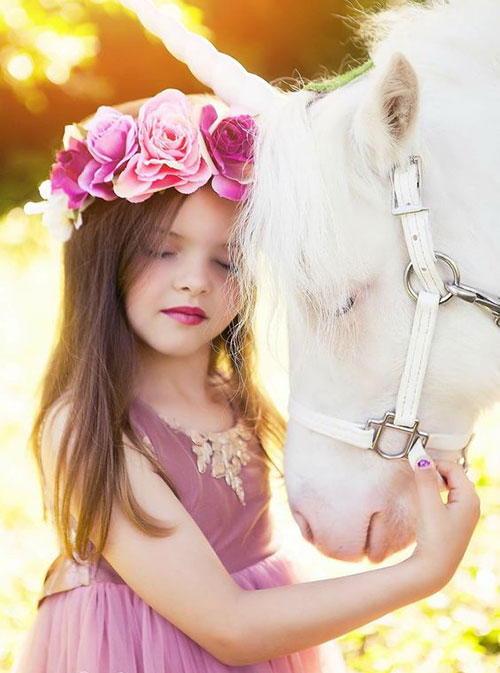عکس اسب تک شاخ و دختر