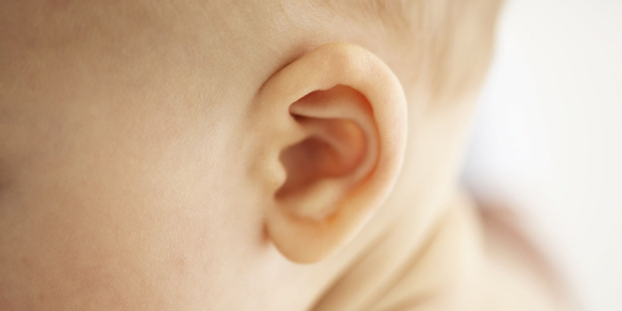 چگونه گوش نوزاد را تمیز کنیم؟