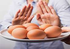 علائم حساسیت به تخم مرغ چیست و چگونه درمان میشود؟