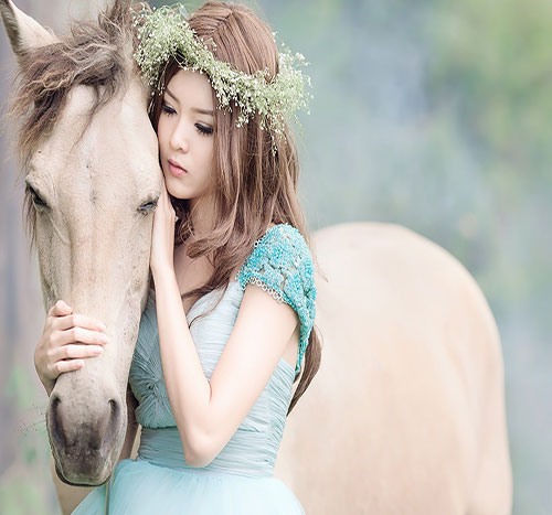 عکس اسب در کنار دختر