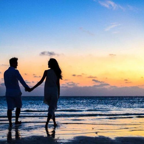 عکس رمانتیک دو نفره در ساحل