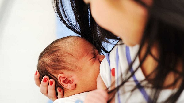 شیر دادن به نوزاد لب‌شکری؛ چطور به نوزاد لب‌شکری خود شیر دهیم؟