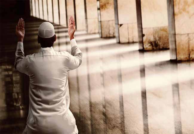پوشش مردان هنگام خواندن نماز