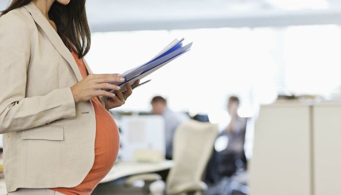 قوانین مرخصی زایمان و بارداری