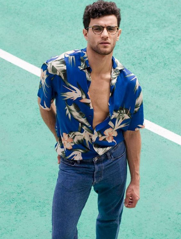 مدل پیراهن هاوایی مردانه با زمینه آبی کاربنی