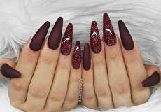 طراحی ناخن با لاک زرشکی براق و مات؛ ۲۳ مدل دخترانه و زنانه