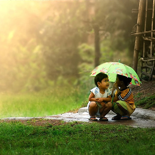  عکس پروفایل پسر بچه در هوای بارانی 