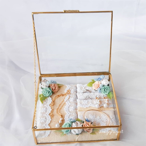 تزیین جعبه سرویس طلا، انگشتر و حلقه عروس و داماد