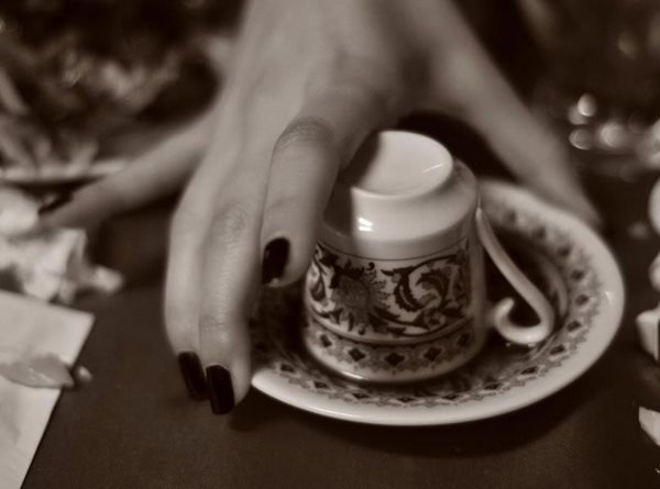 دست، انگشت و ناخن در فال قهوه