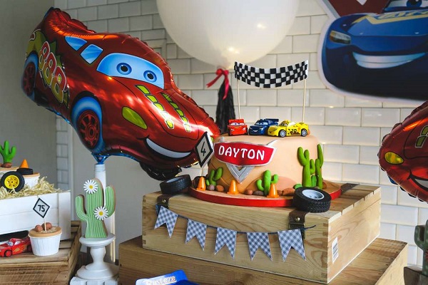 کیک تولد پسرانه ماشین
