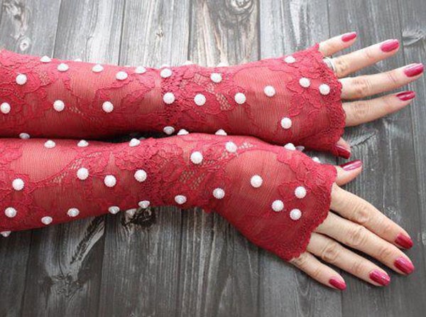 ساق دست مجلسی زنانه قرمز با مروارید