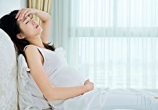 خطرات و عوارض نشستن زیاد در بارداری و راههای پیشگیری