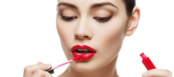 چگونه رژ لب مایع بزنیم چگونه رژ لب مایع بزنیم