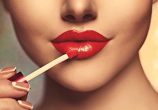چگونه رژ لب مایع بزنیم؟ نکات آماده سازی و استفاده از رژ مایع