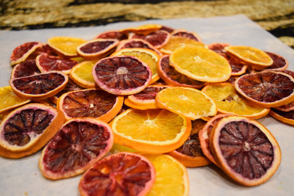 تزیین پرتقال خشک شده‌ی شب یلدا