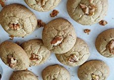 طرز تهیه شیرینی پفکی گردویی با سفیده تخم مرغ