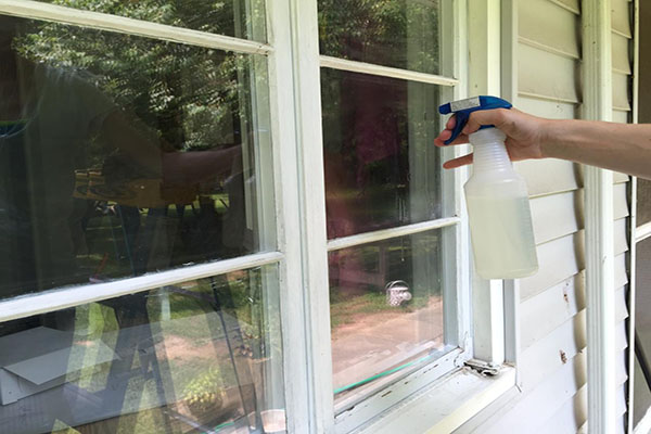 تمیز کردن پنجره قبل از رنگ زدن پنجره آلومینیومی
