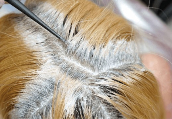  یکدست کردن موی دکلره | تمام راه حل‌هایی که برای یکدست کردن رنگ مو‌ها می‌توان استفاده کرد.