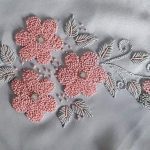 منجوق دوزی روی پارچه