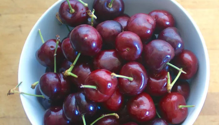 جدا کردن هسته آلبالو جدا کردن هسته آلبالو