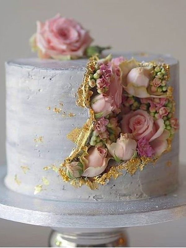 تزیین کیک بدون خامه با استفاده از گل طبیعی