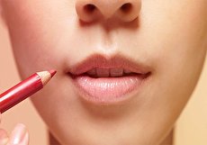 چگونه خط لب بکشیم تا لبهایی با فرم دلخواه داشته باشیم؟