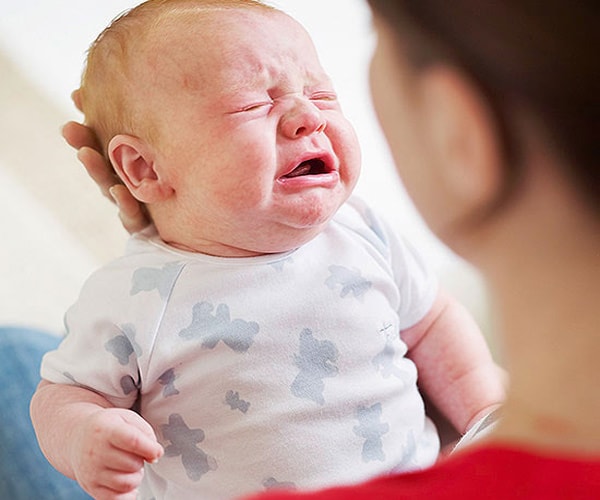 گریه کردن نوزاد از بی حوصلگی و برای جلب توجه