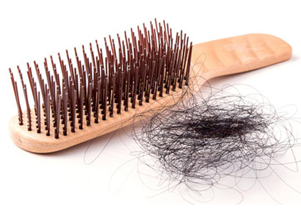 تعداد طبیعی ریزش مو روزانه برای آقایان و خانم ها چقدر است؟