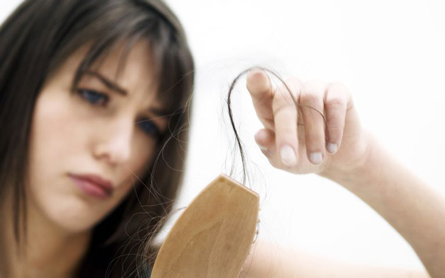 تعداد طبیعی ریزش مو روزانه برای آقایان و خانم ها چقدر است؟