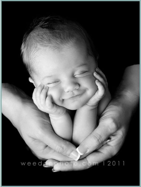 عکس سیاه سفید نوزاد تازه متولد شده