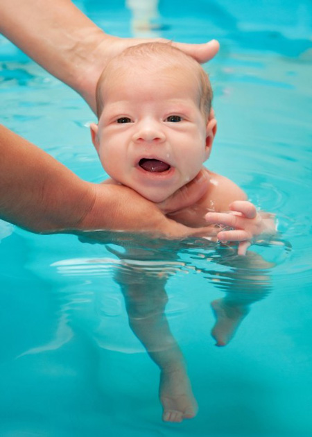 نوزادان همچون آبزیان در آب نفس خود را حفظ می‌کنند