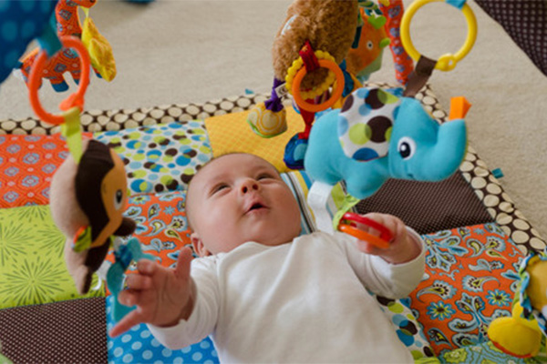 رفتار با نوزاد: انواع بازی برای تقویت هوش نوزاد