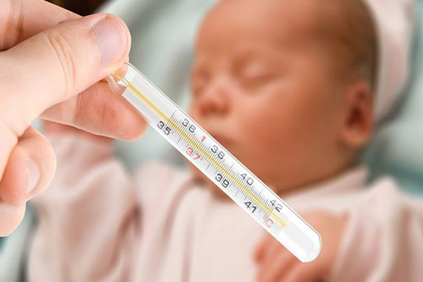 روش های کاهش تب بالای نوزاد