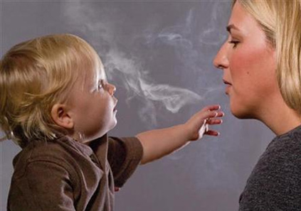 عوارض دود سیگار بر نوزاد در شیردهی