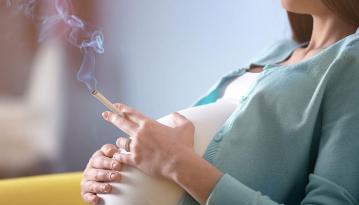 عوارض دود سیگار بر جنین
