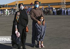 دختری با کت پدر در تشییع پیکر شهدای کنارک